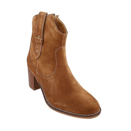 Hannah_HushPuppies_9TO9.jpg